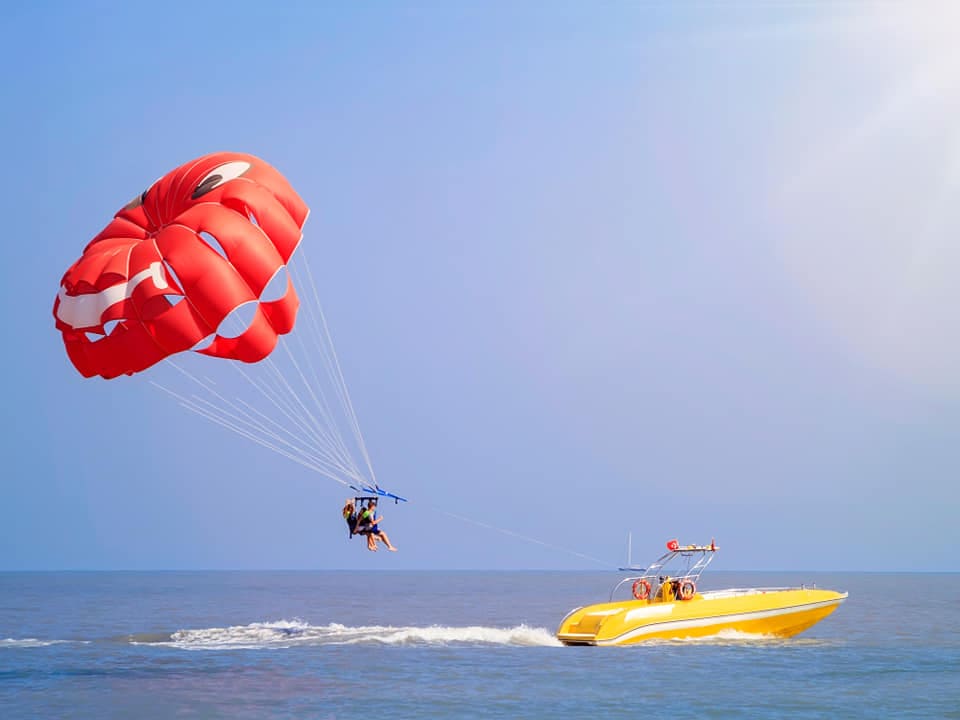 budva parasailing montenegro 1