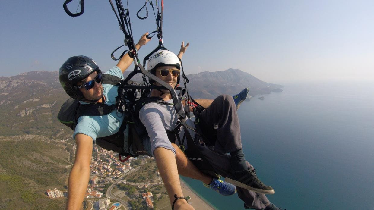 becici tandem paragliding demonstration