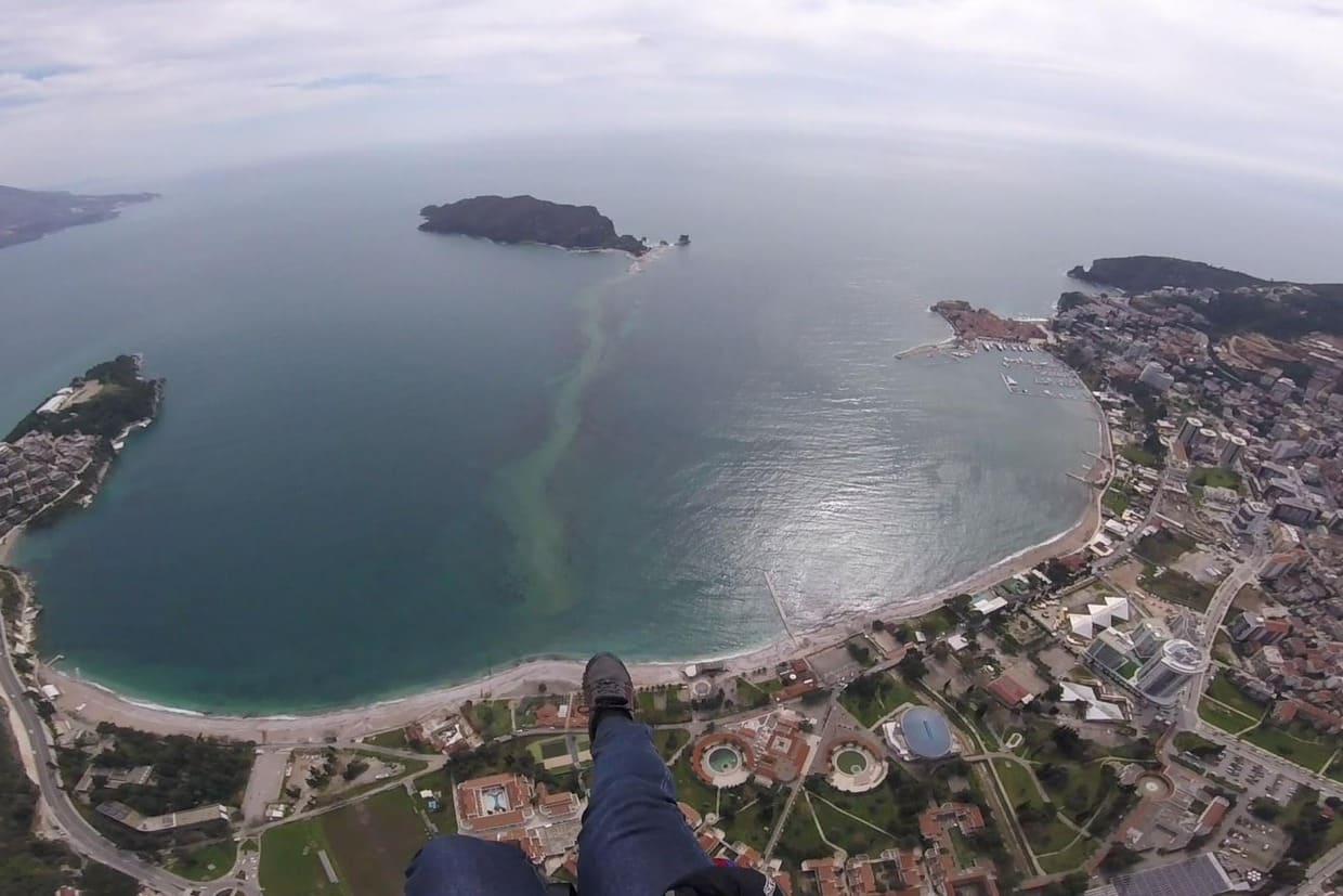 Дайвинг из Будвы обычно подходит лучше всего тогда, когда после параглайдинга хочется более спокойного, медленного и подводного воспоминания. hero visual