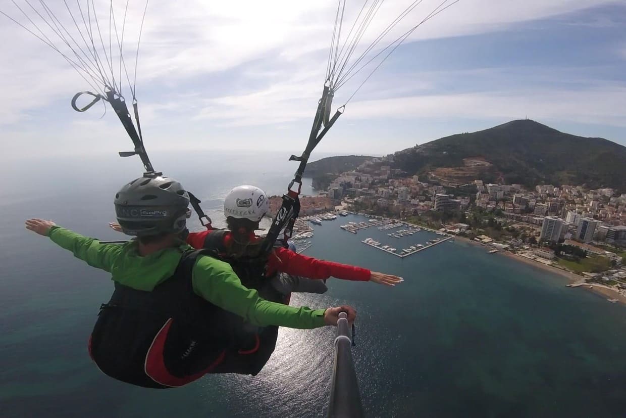 Een paraglidingdag bij Budva moet voelen als een duidelijke, haalbare vakantie-activiteit en niet als een vage belofte. hero visual
