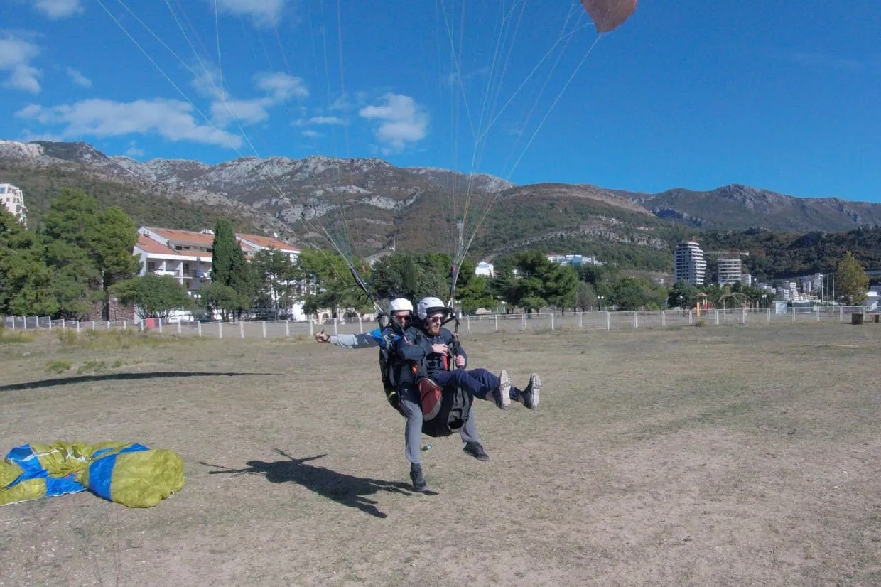 Landing context paragliding gallery photo 2